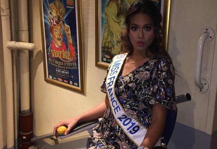 miss francia posta su instagram una foto sul montascale