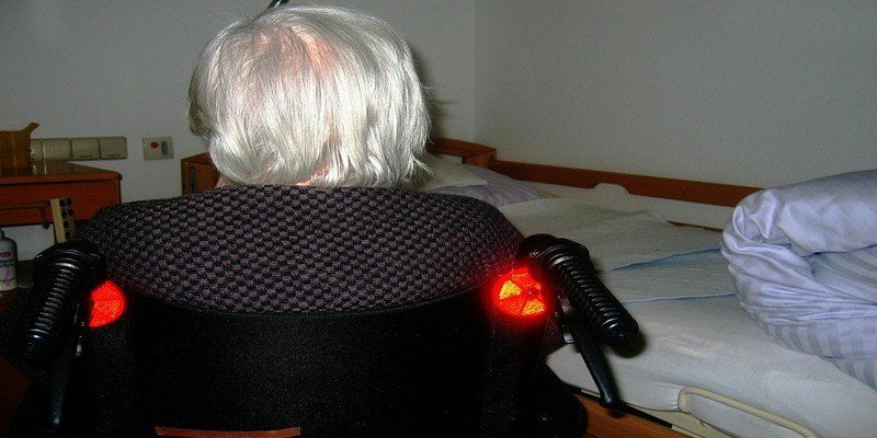 anziana signora disabile al 100%