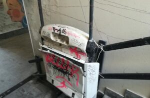 professore bloccato a causa di montascale rotto a parabiago
