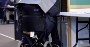 montascale rotto impedisce voto a disabili