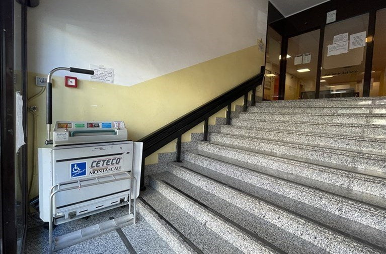 montascale di nuovo funzionante al poliambulatorio di corato