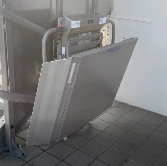 servoscala a pedana per esterni installato a rosolina in provincia di rovigo