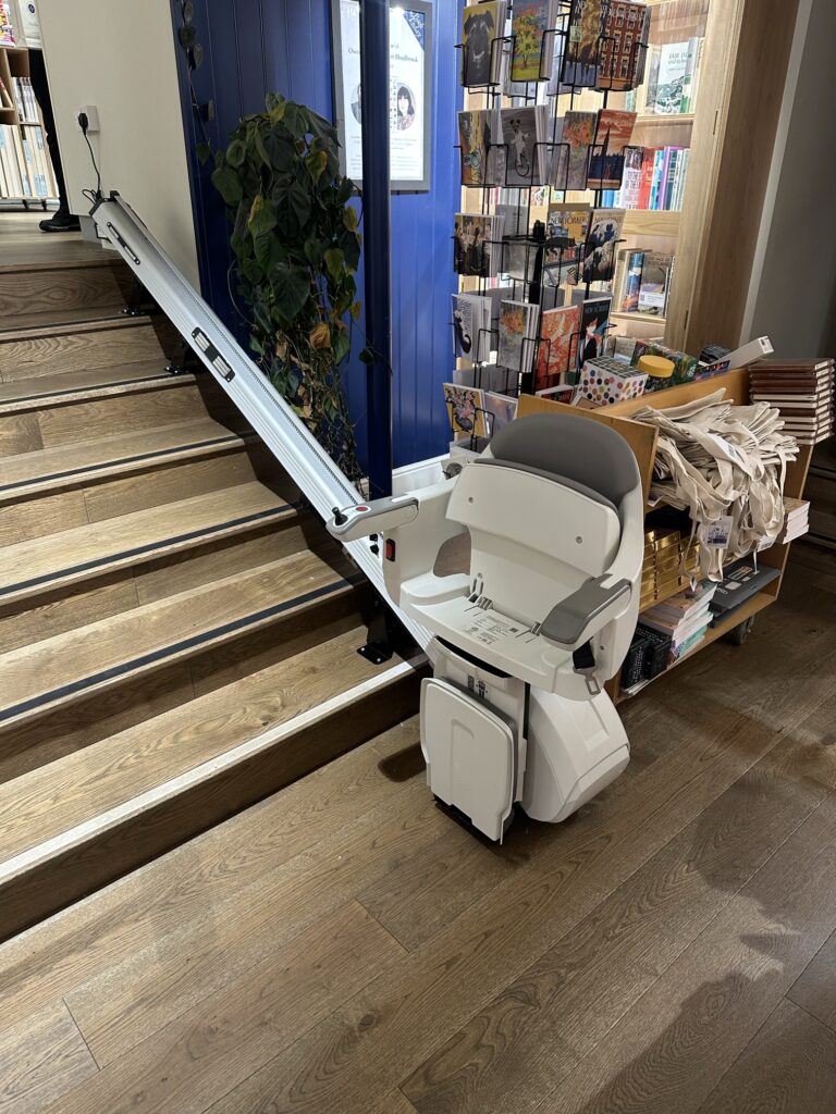 montascale a poltroncina in libreria