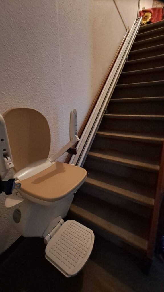 montascale a poltroncina installato in una abitazione privata a Circello in provincia di Benevento
