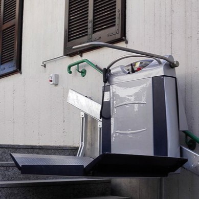 servoscala a pedana per scale dritte