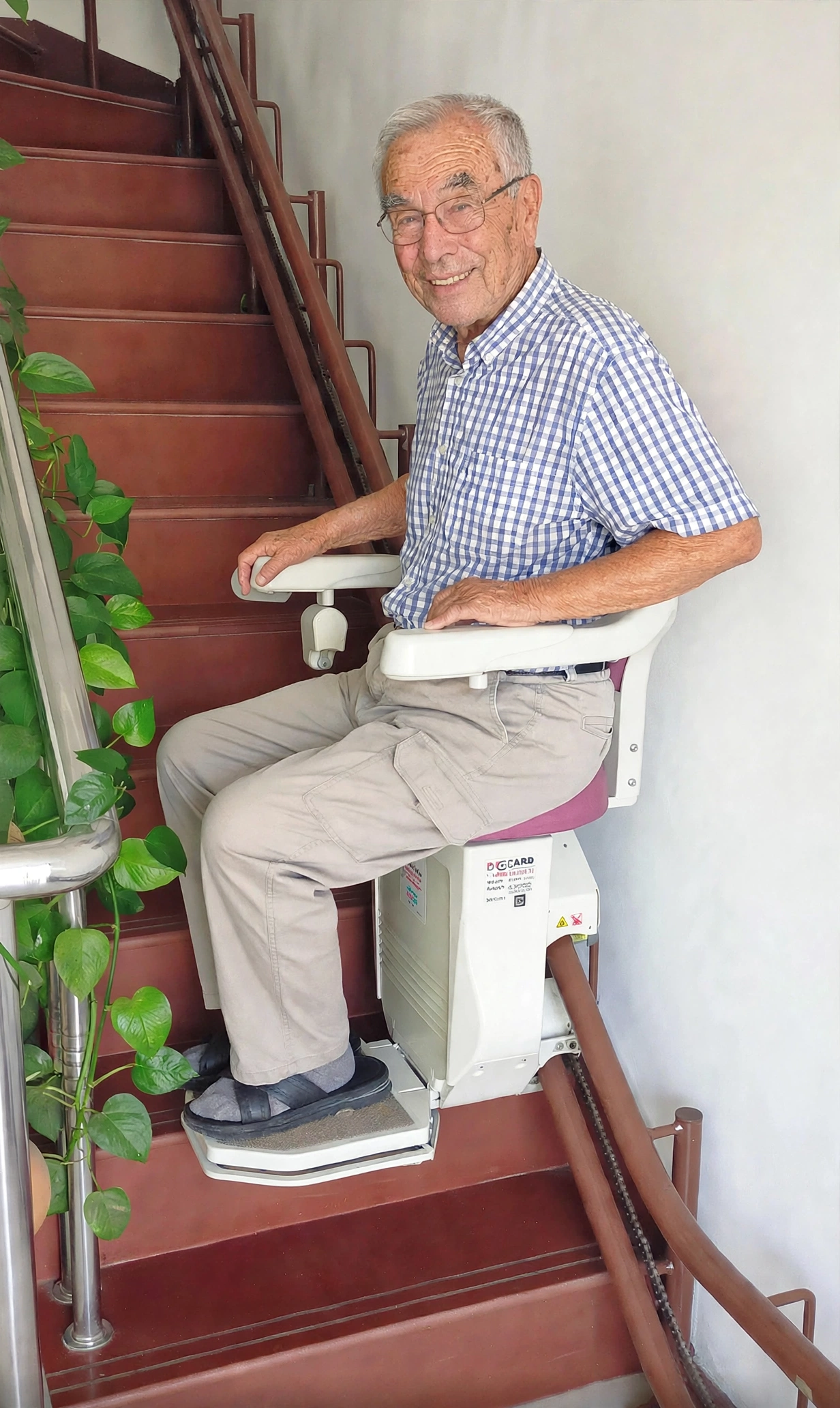 montascale a poltroncina per scale curve installato a la spezia