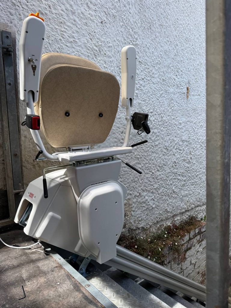 montascale a poltroncina da esterno a calascio in provincia dell'aquila